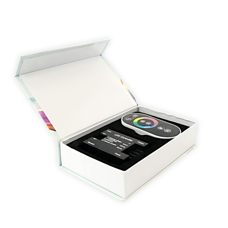 Sterownik z pilotem do taśm LED RGB sterowany falami radiowymi Lightech Sterownik z pilotem do taśm LED RGB sterowany falami radiowymi Lightech